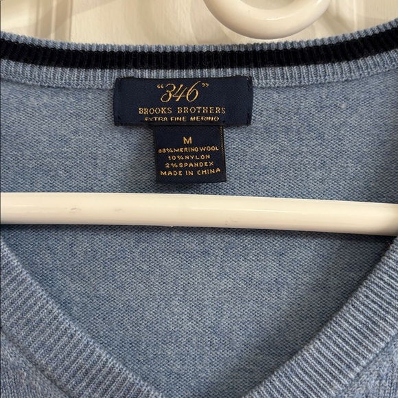 Brooks Brothers 346 Extra Fine Merino Blue V-Neck Sweater/Golden Fleece Logo - Picture 3 of 9